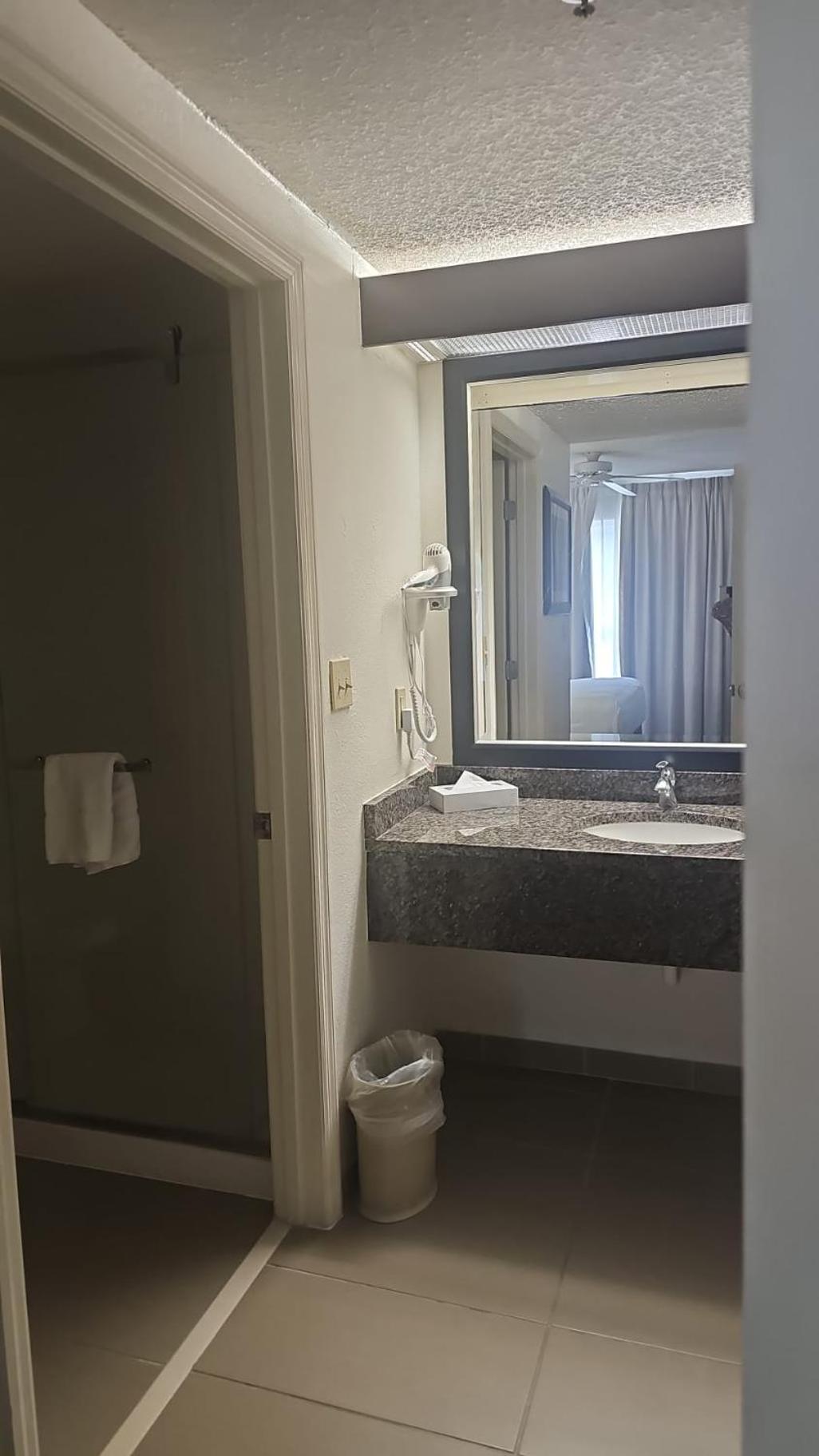 Montreal Suites Орландо Екстериор снимка