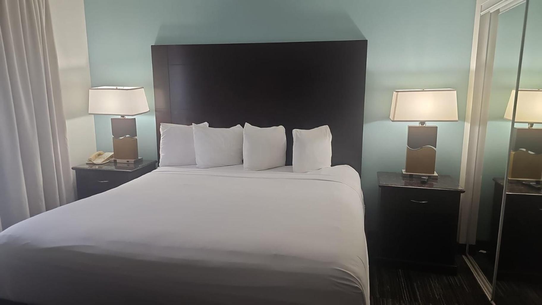 Montreal Suites Орландо Екстериор снимка