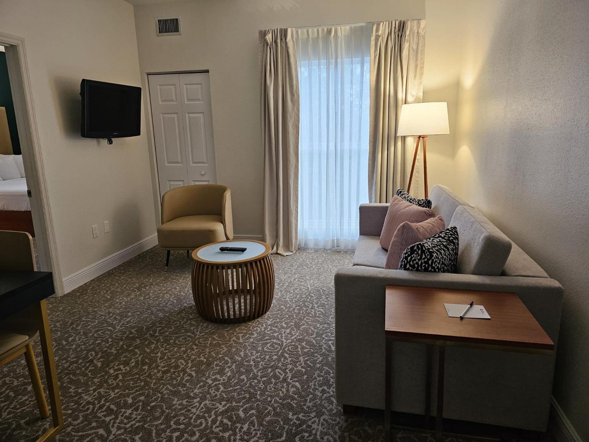 Montreal Suites Орландо Екстериор снимка